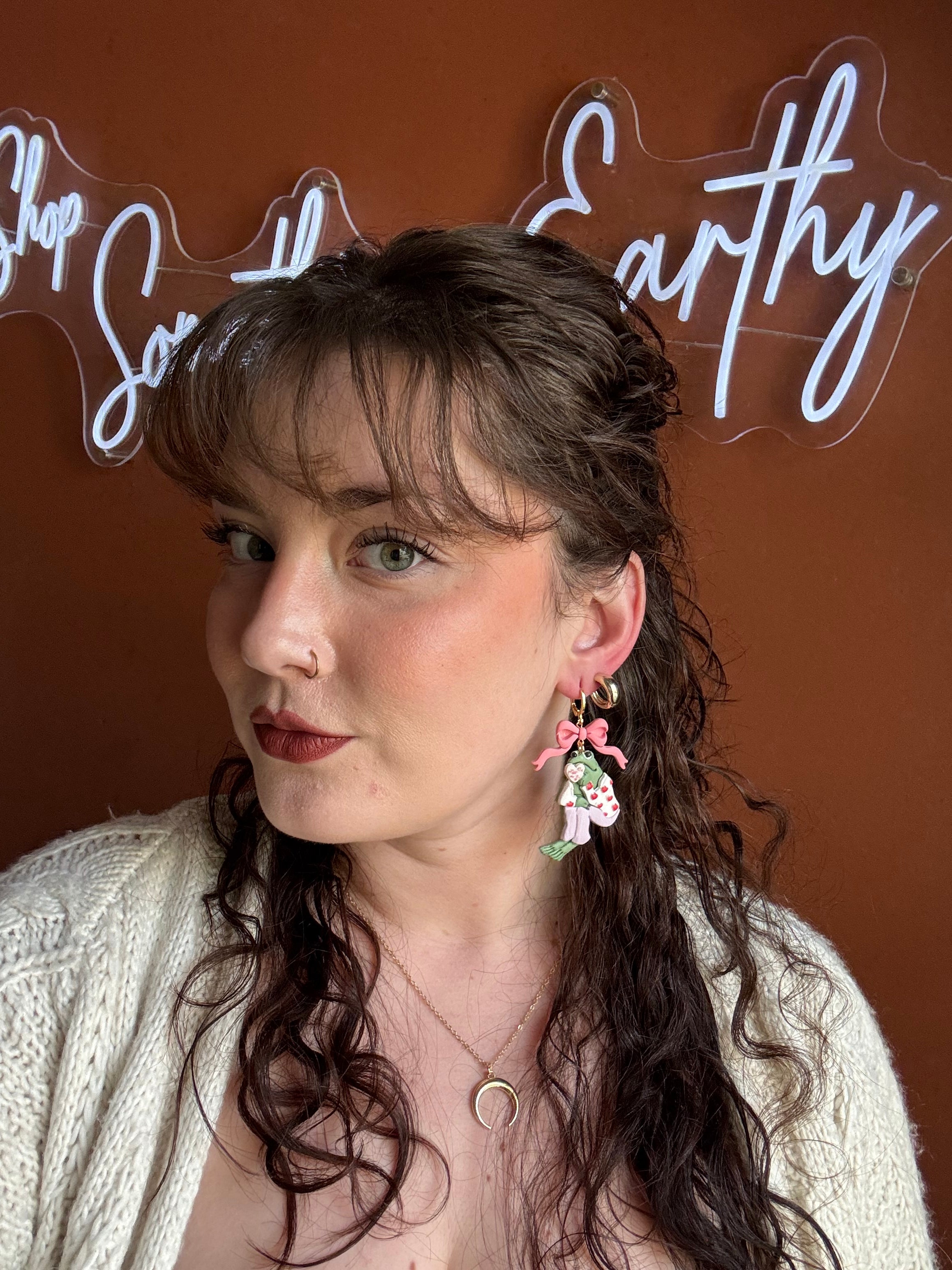 Lovestruck Frog and Toad