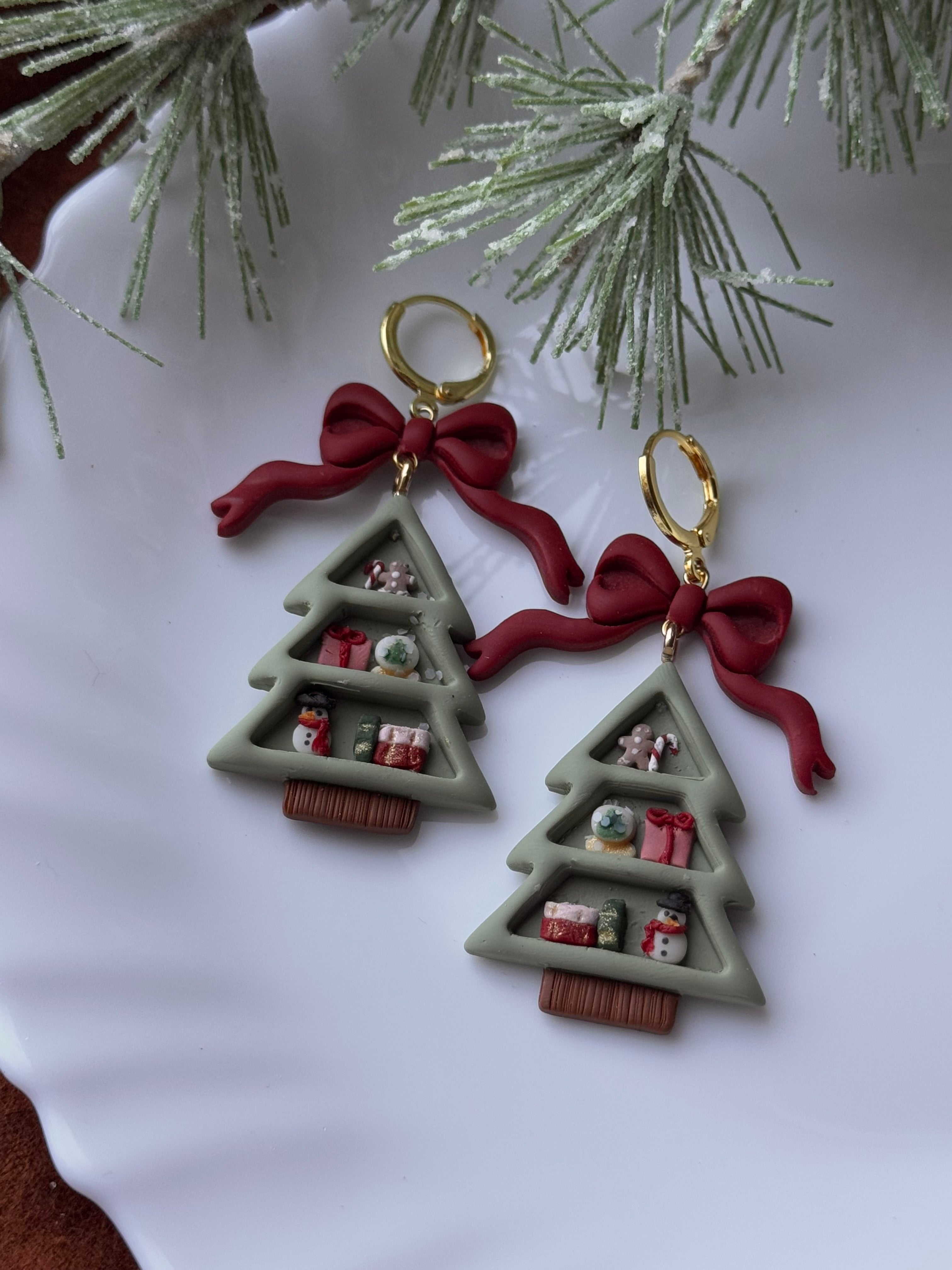 Christmas Tree Shelves