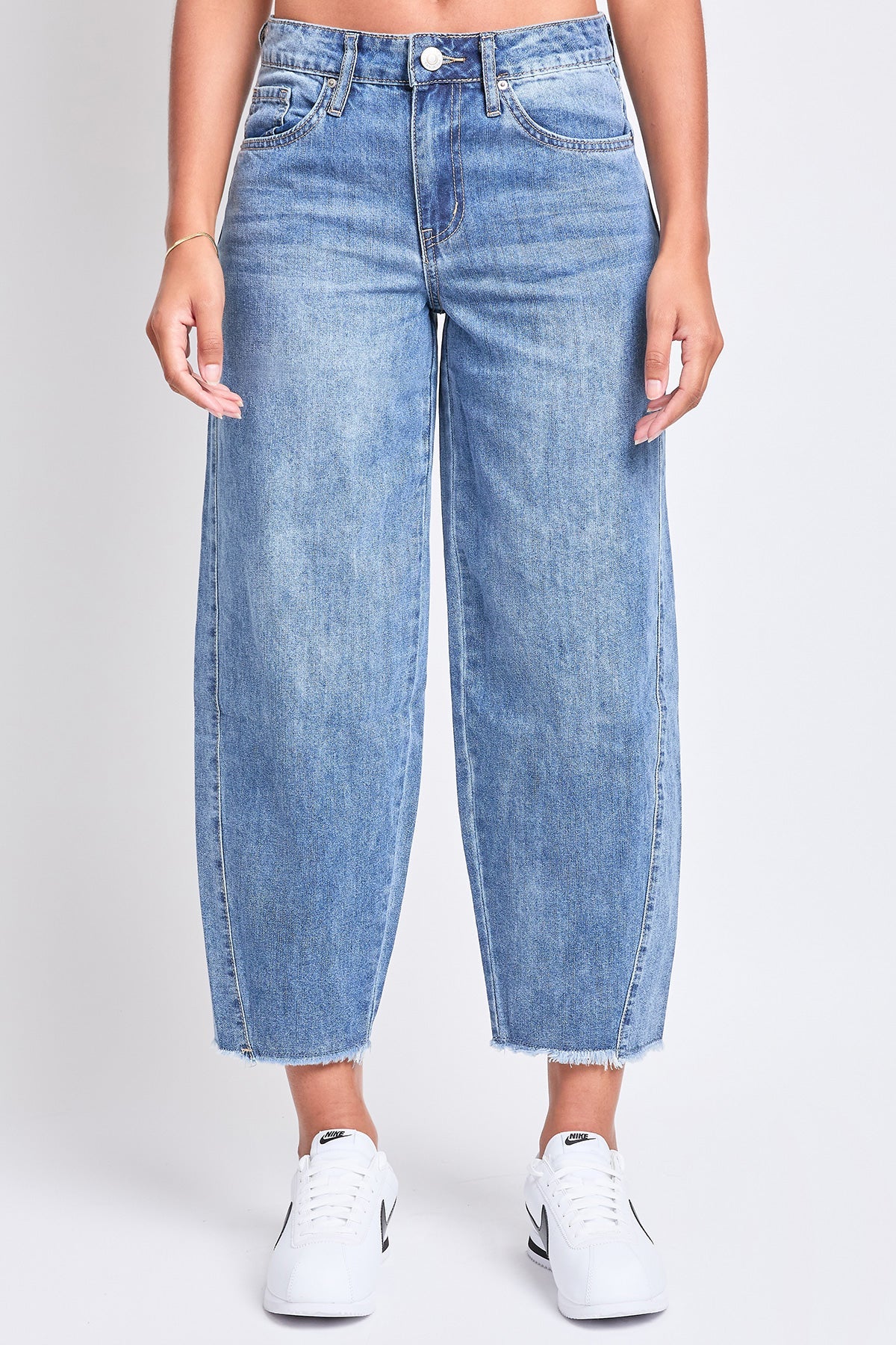 Baggy Cropped Frayed Barrel Jeans