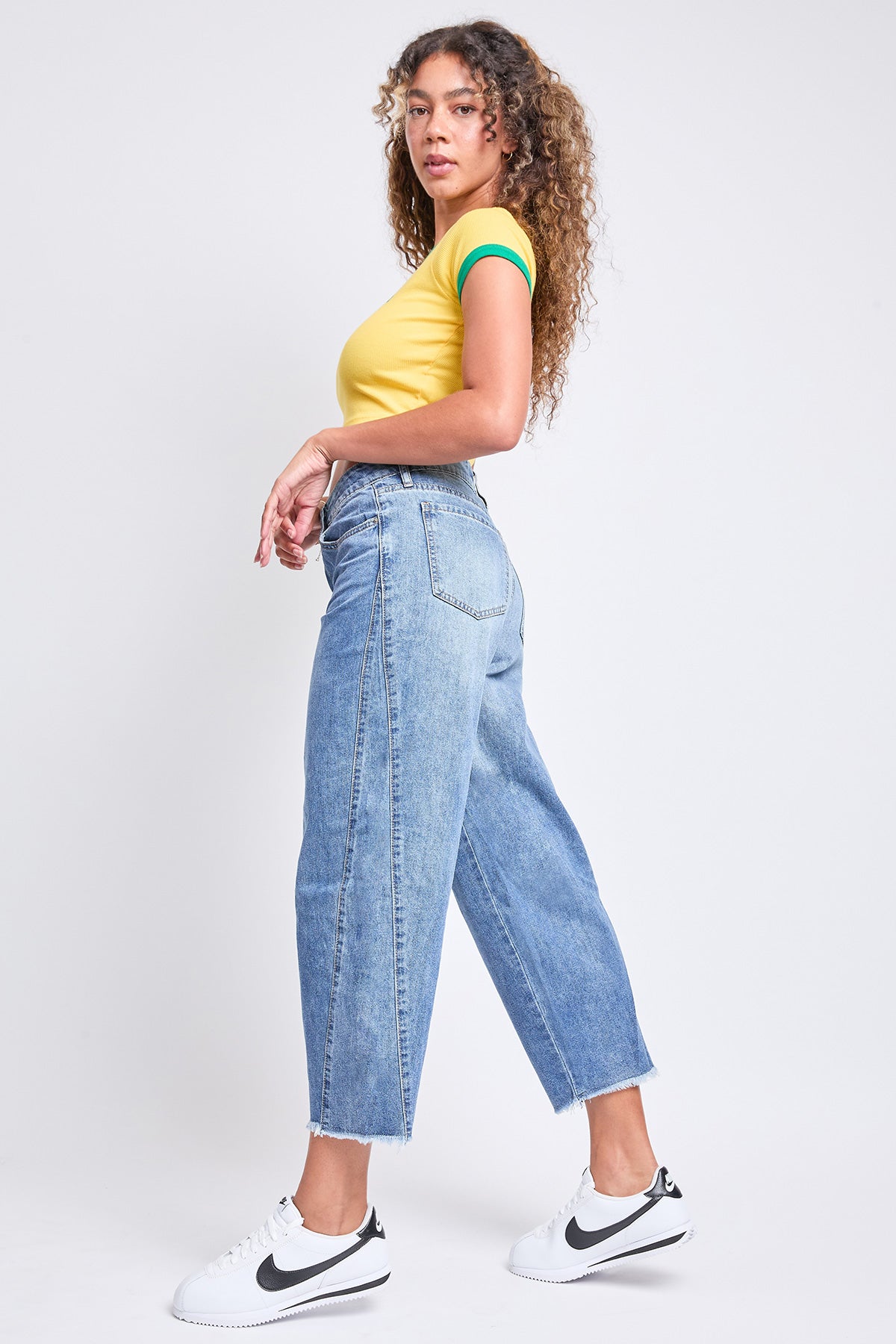 Baggy Cropped Frayed Barrel Jeans