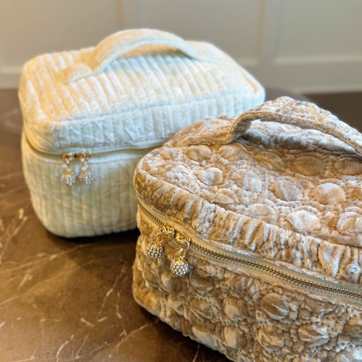 Quilted Velvet Vanity Case – Spacious Vintage-Inspired Cosmetic Bag