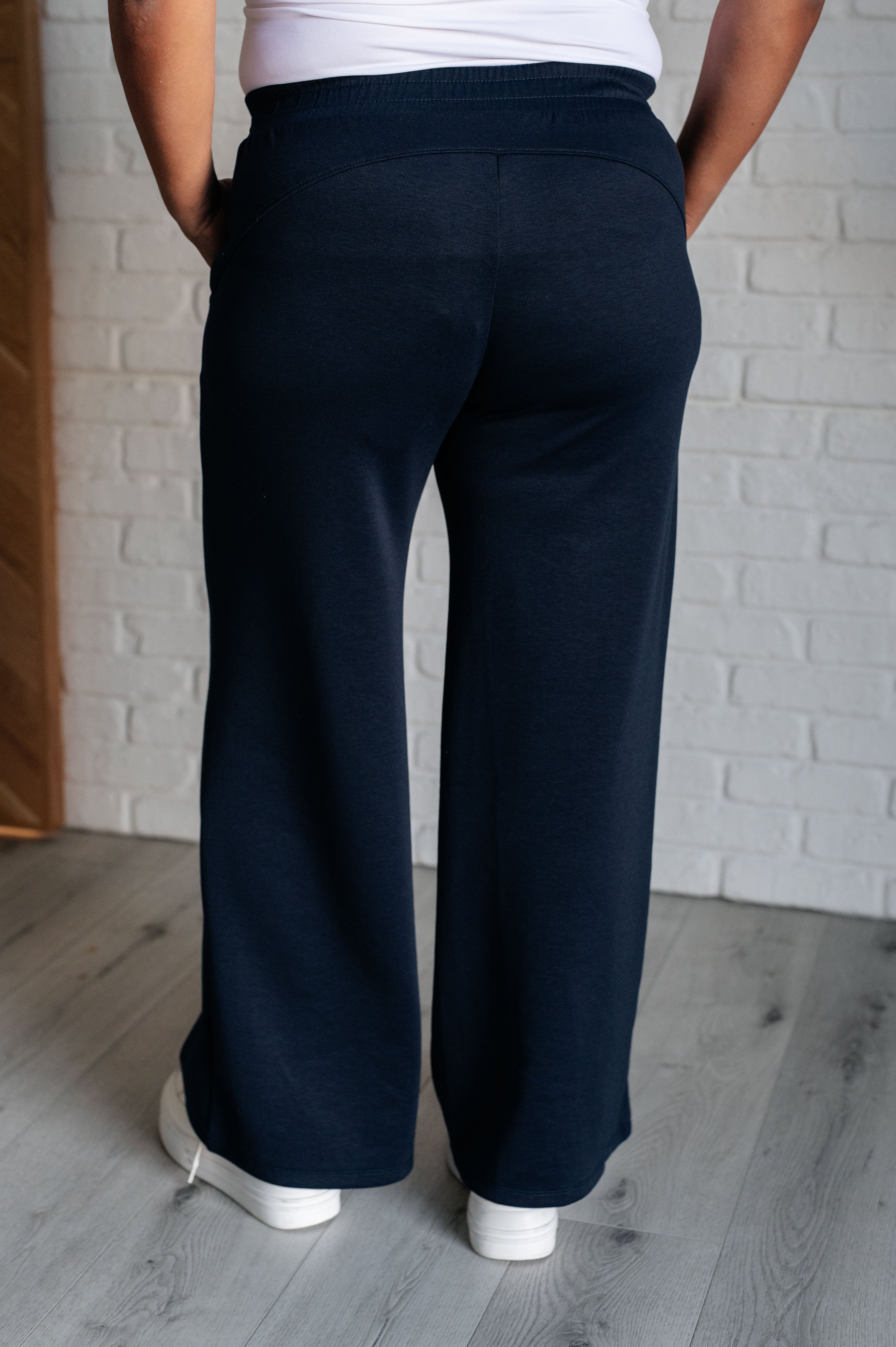Resort Travel Wide Leg Crop Pant in Navy