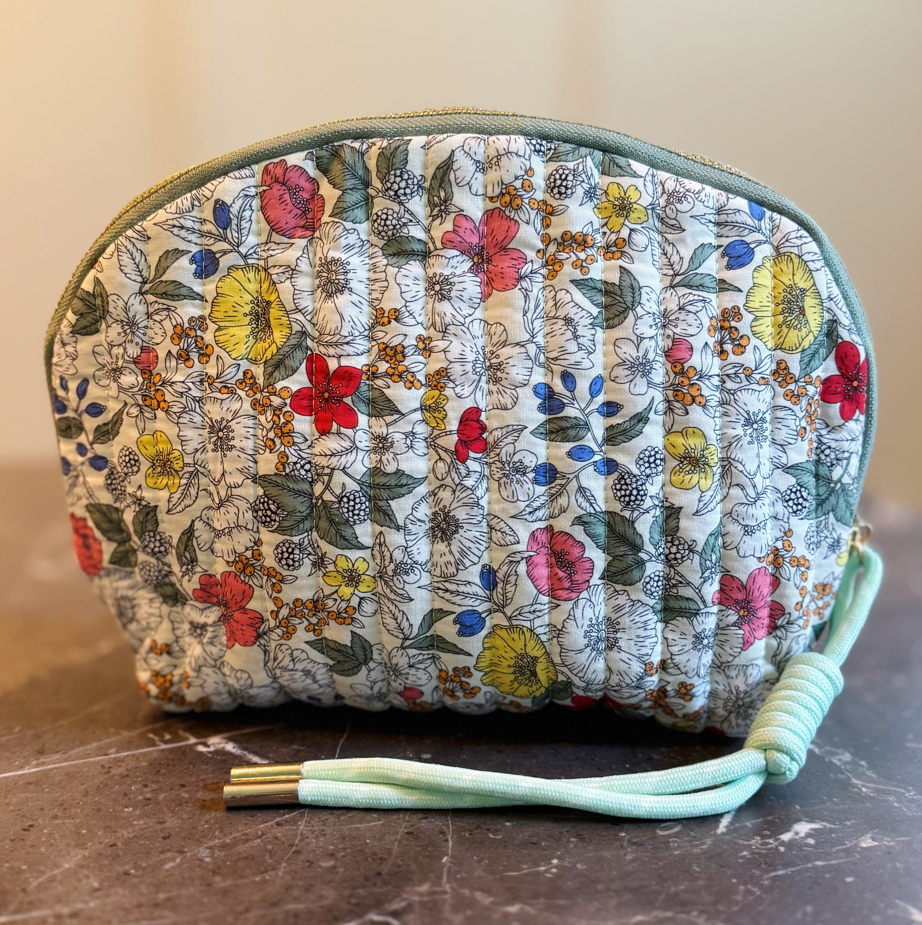 Vintage-Inspired Quilted Floral Cosmetic Case – Curved Makeup Pouch in Soft Pastel Garden Prints
