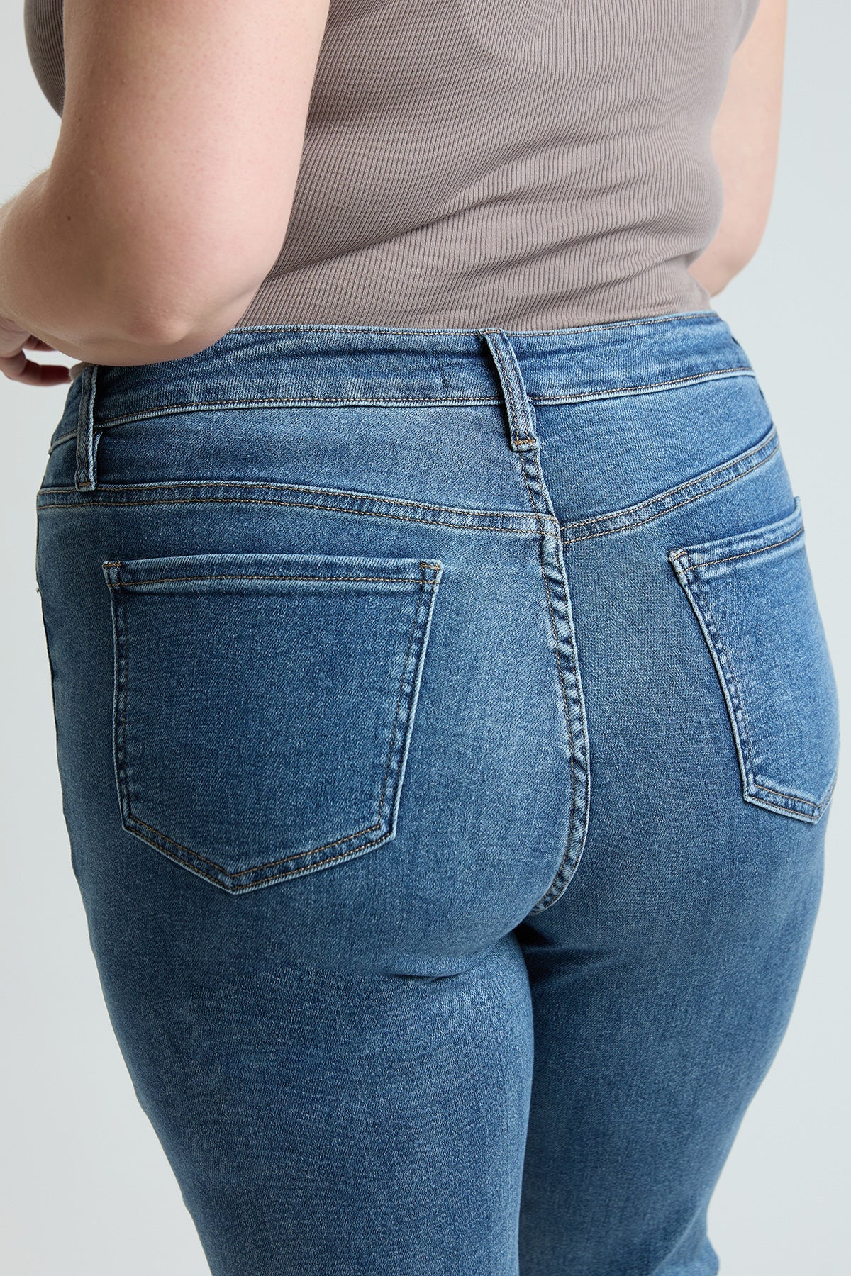 Curvy Premium Stretch Cuff Essential Capri
