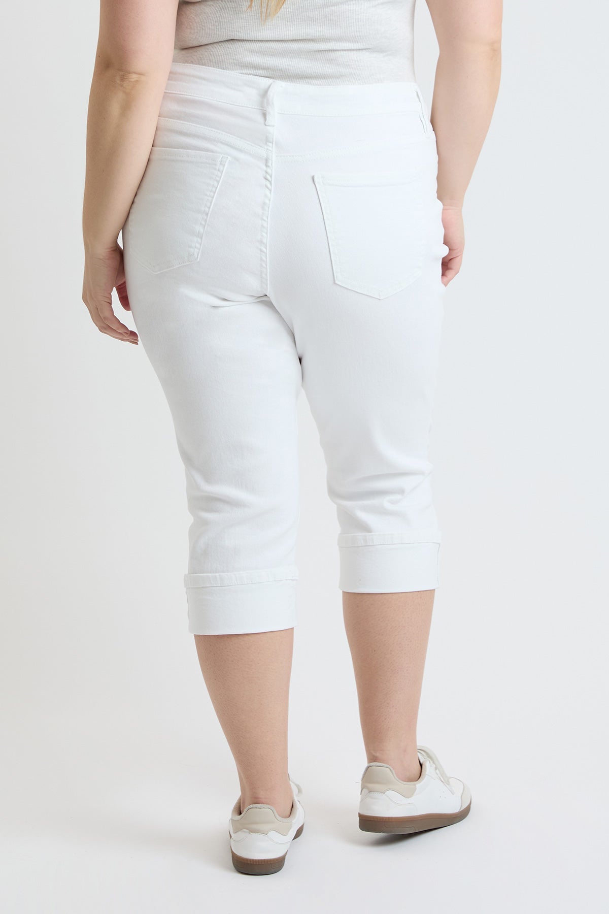 Curvy Premium Stretch Cuff Essential Capri