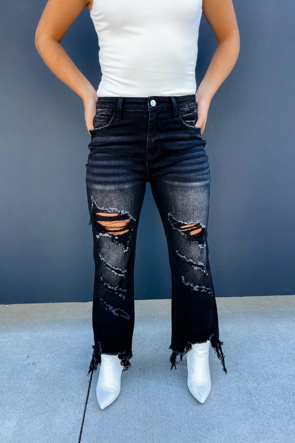 BLACK URBAN DISTRESSED CROP JEANS