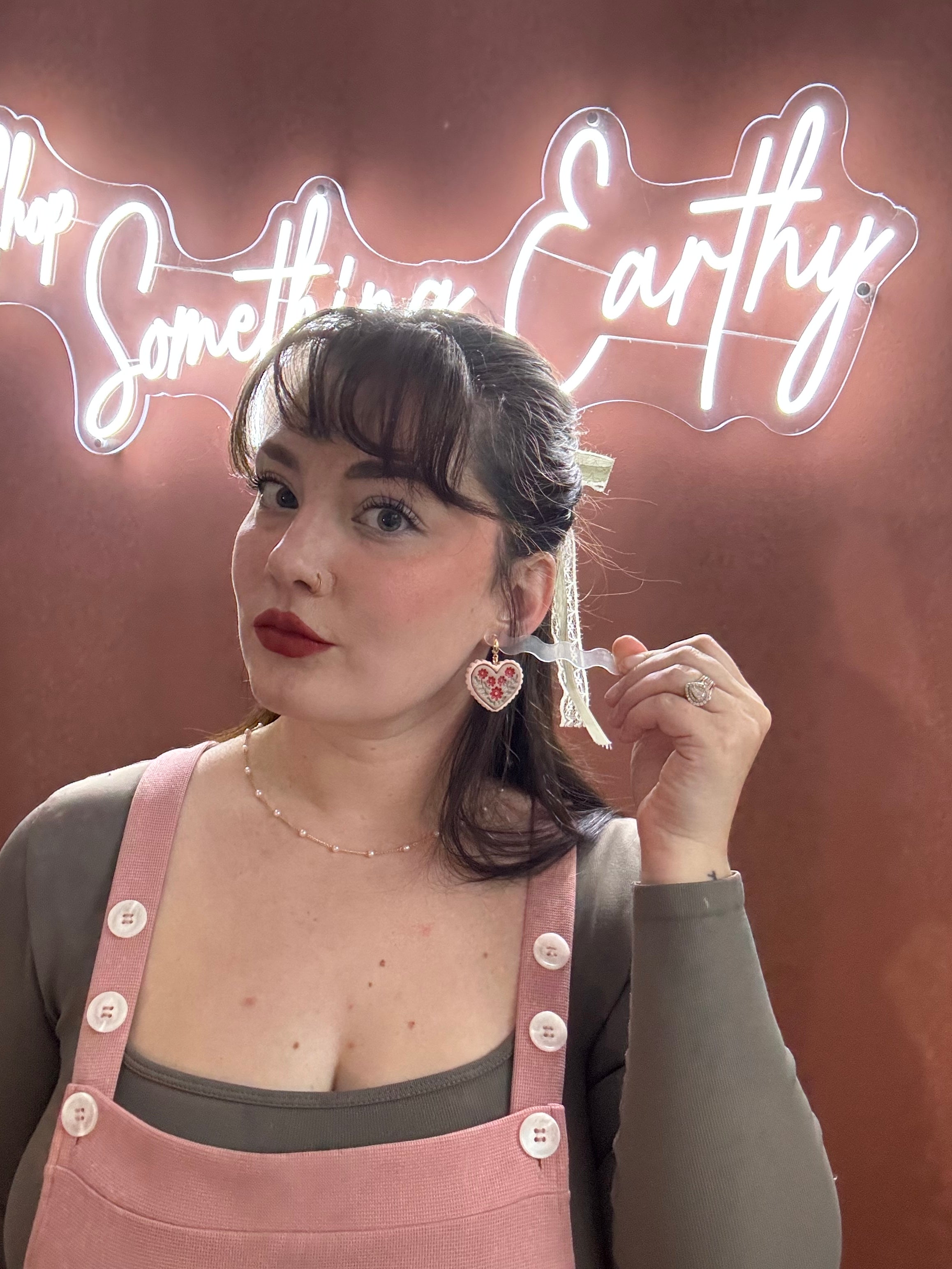 Scalloped Hearts, Brown Center