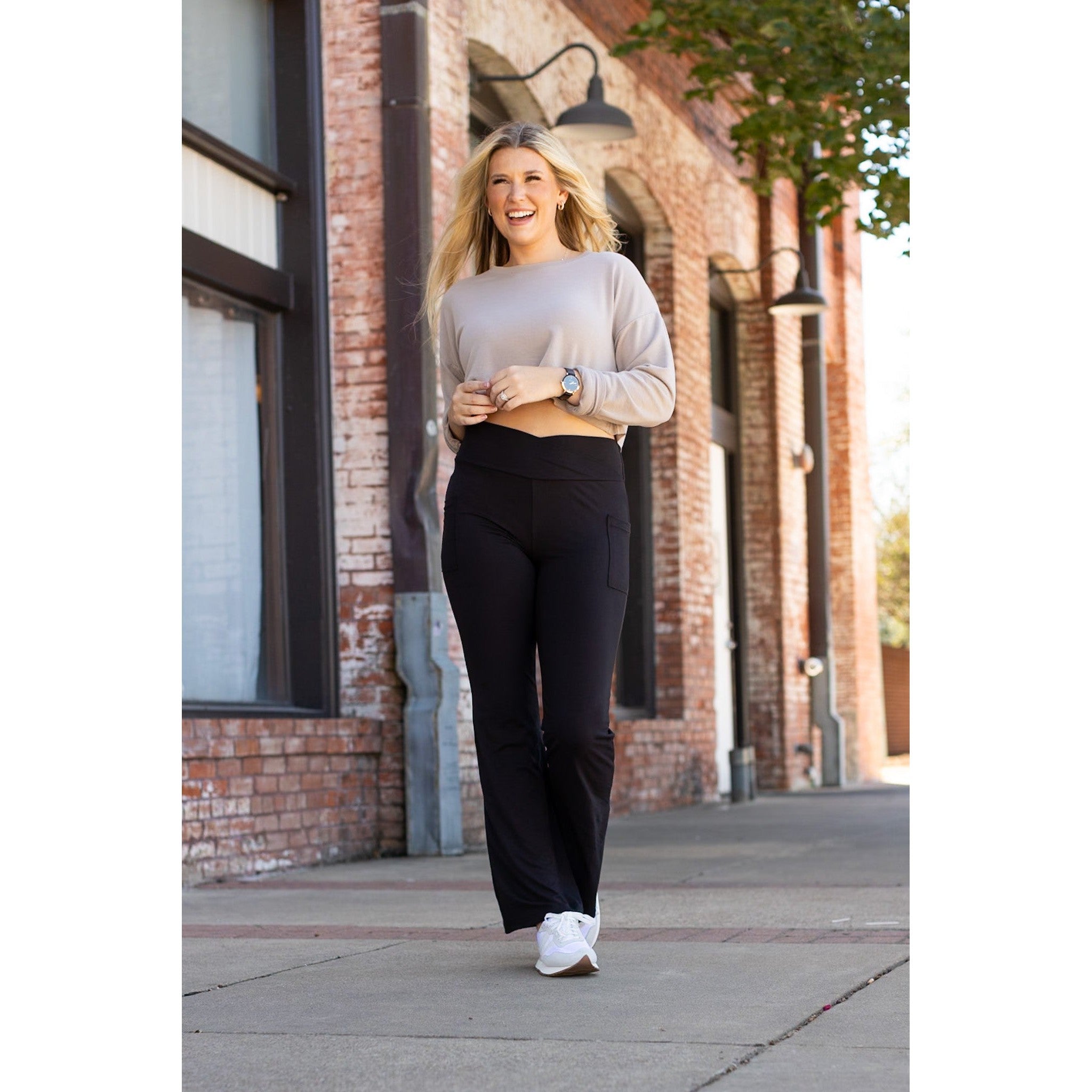 The Liz - Crossover 30"  Bootcut Leggings with Pockets