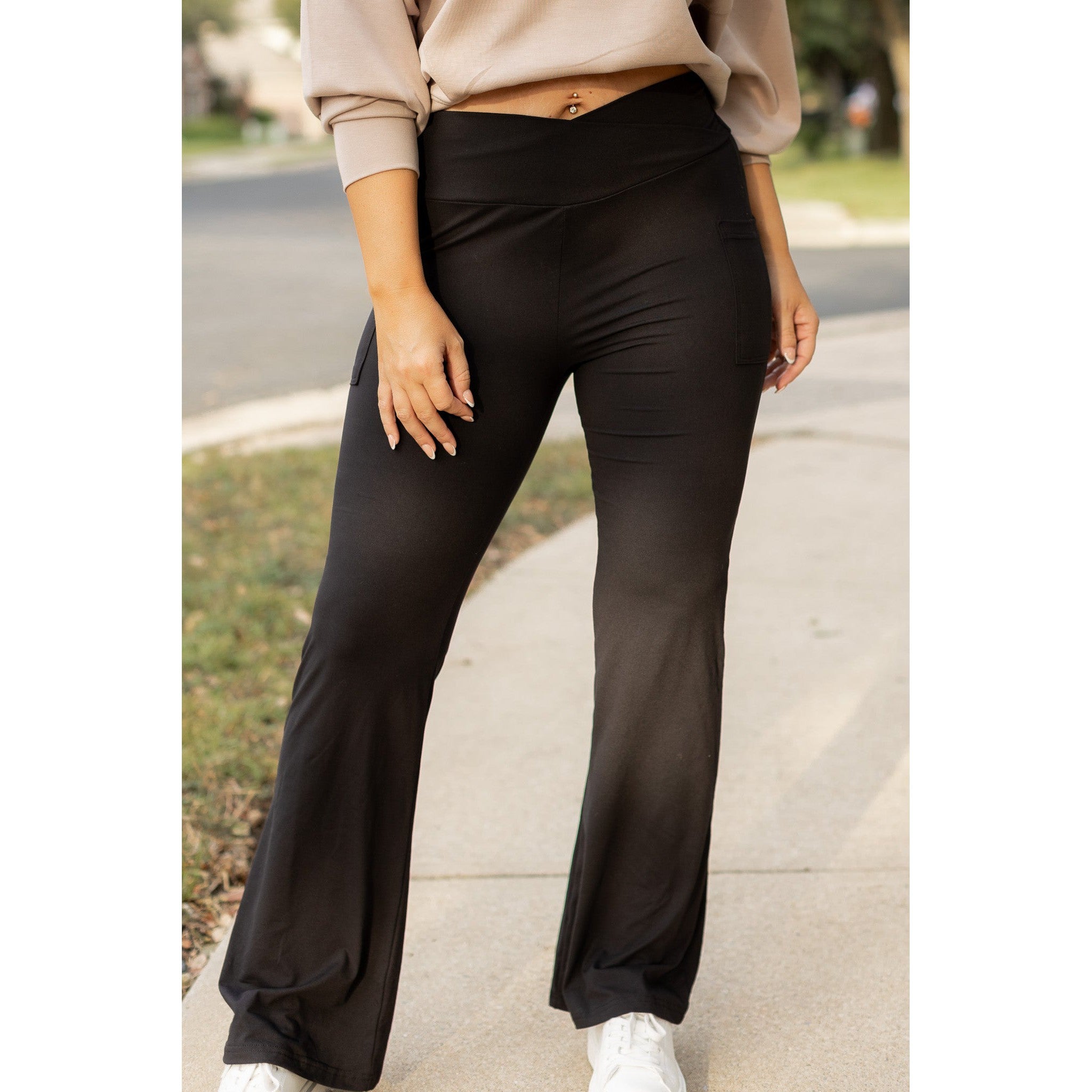 The Liz - Crossover 30"  Bootcut Leggings with Pockets