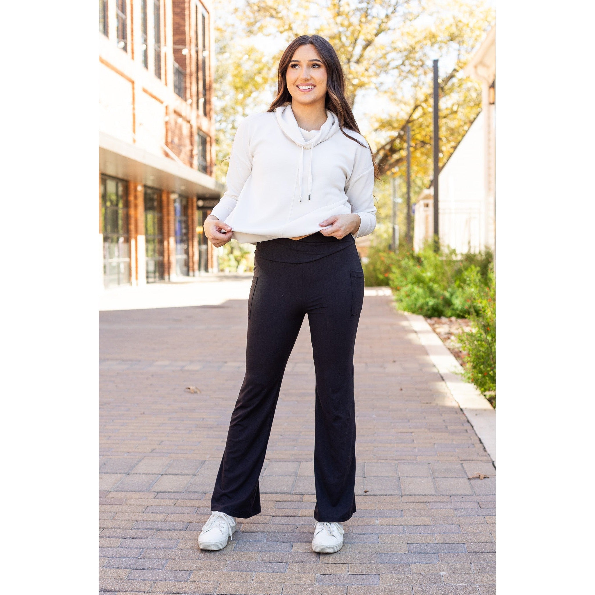 The Liz - Crossover 30"  Bootcut Leggings with Pockets