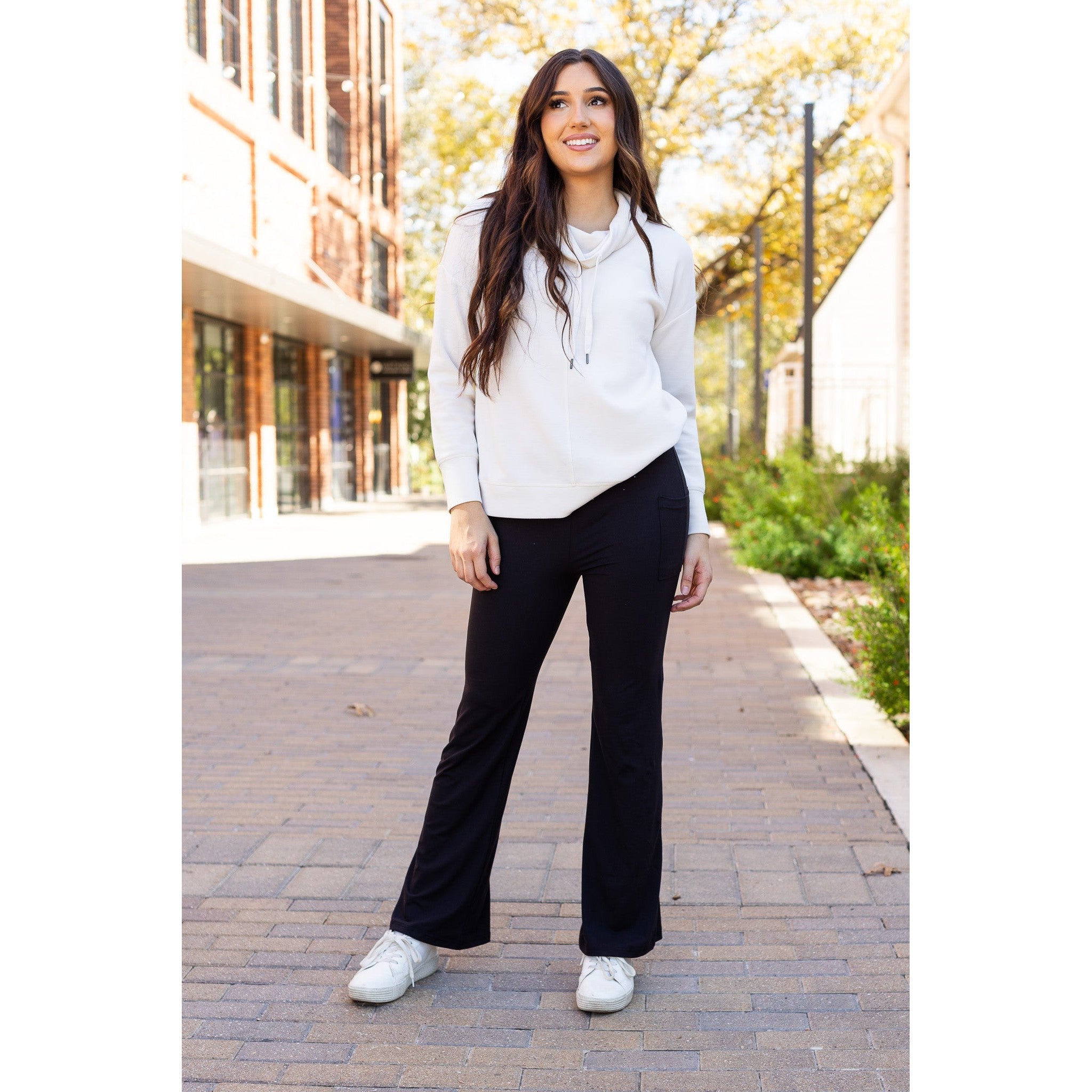 The Liz - Crossover 30"  Bootcut Leggings with Pockets