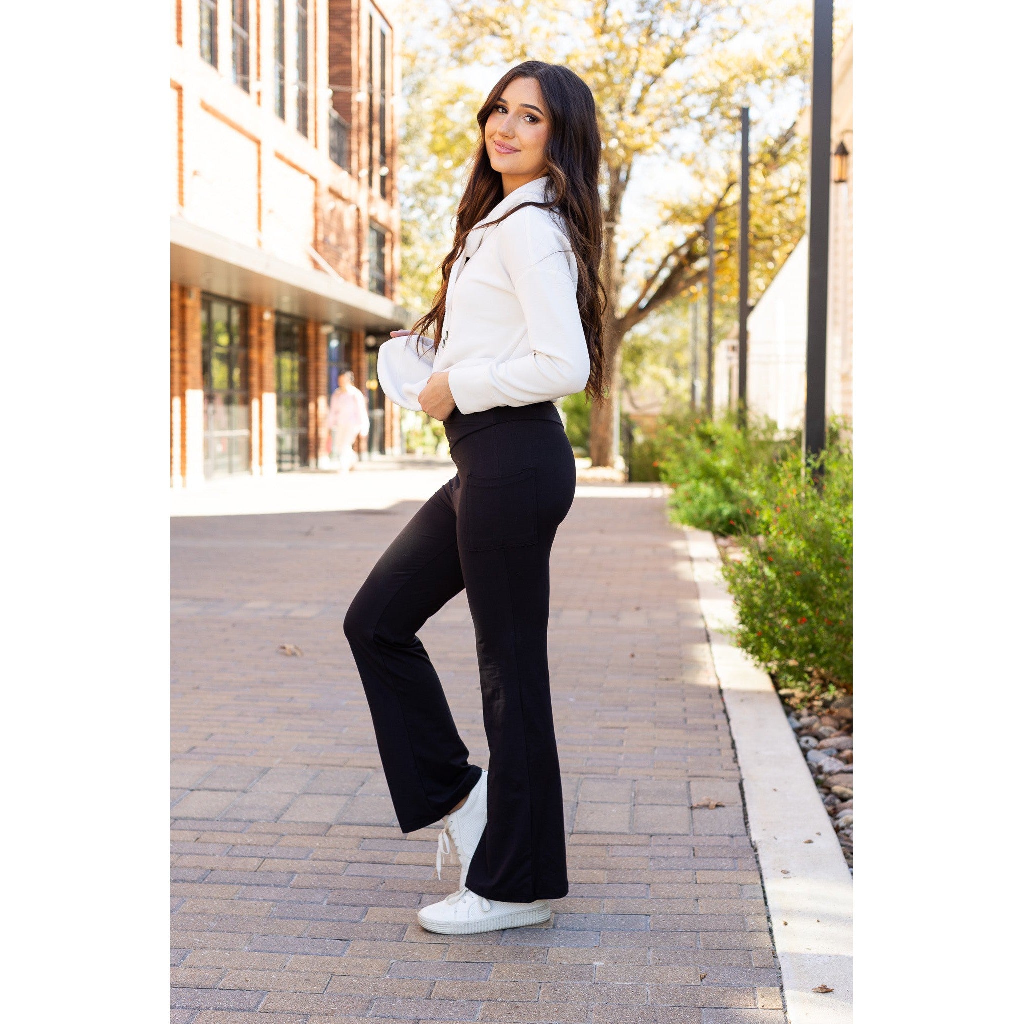 The Liz - Crossover 30"  Bootcut Leggings with Pockets