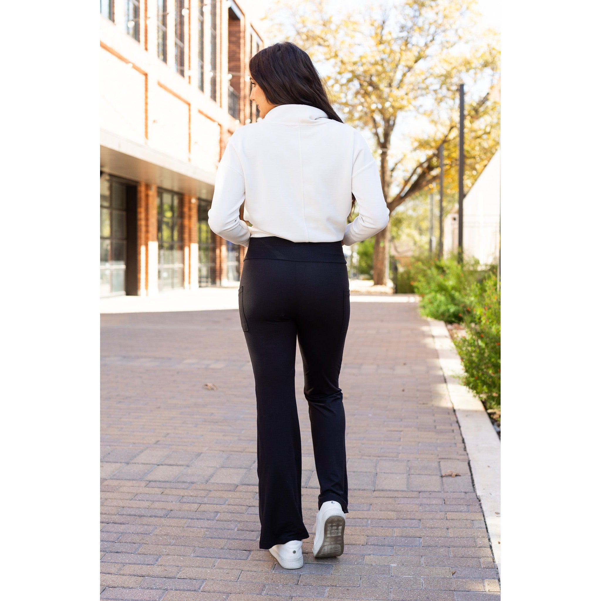 The Liz - Crossover 30"  Bootcut Leggings with Pockets