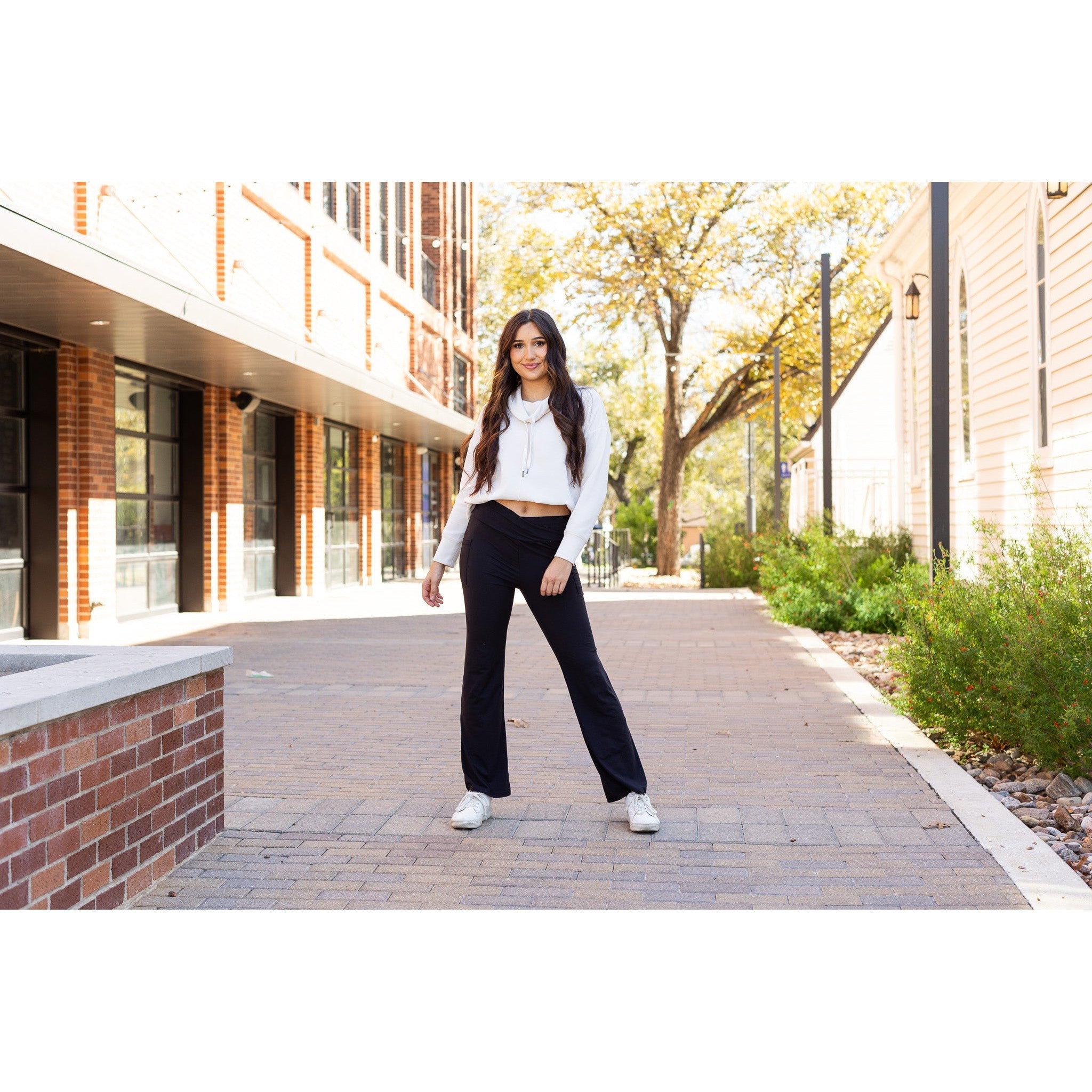 The Liz - Crossover 30"  Bootcut Leggings with Pockets