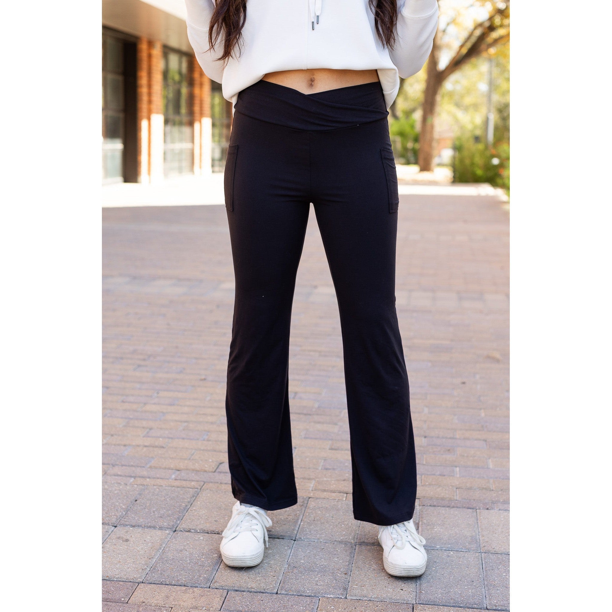 The Liz - Crossover 30"  Bootcut Leggings with Pockets