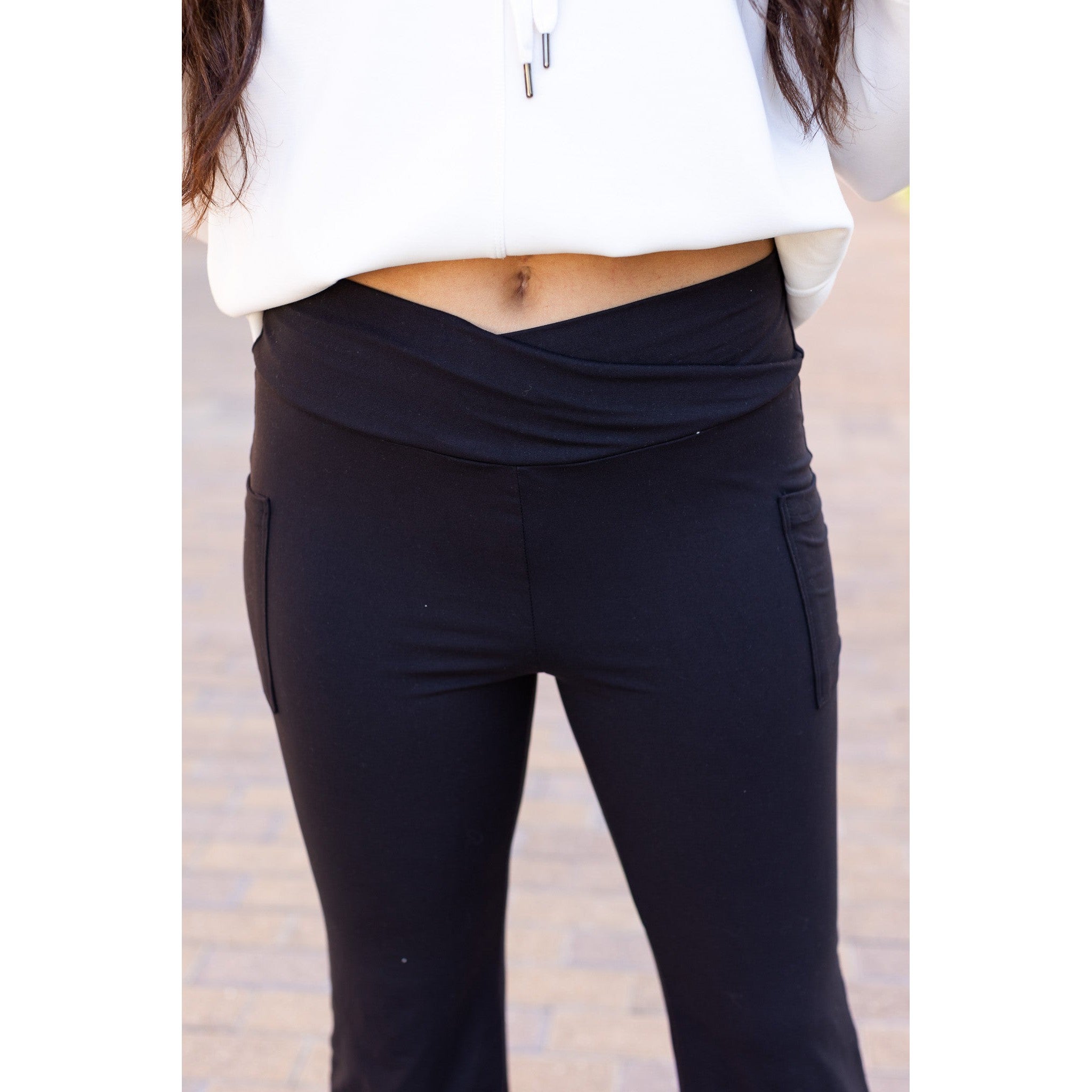 The Liz - Crossover 30"  Bootcut Leggings with Pockets