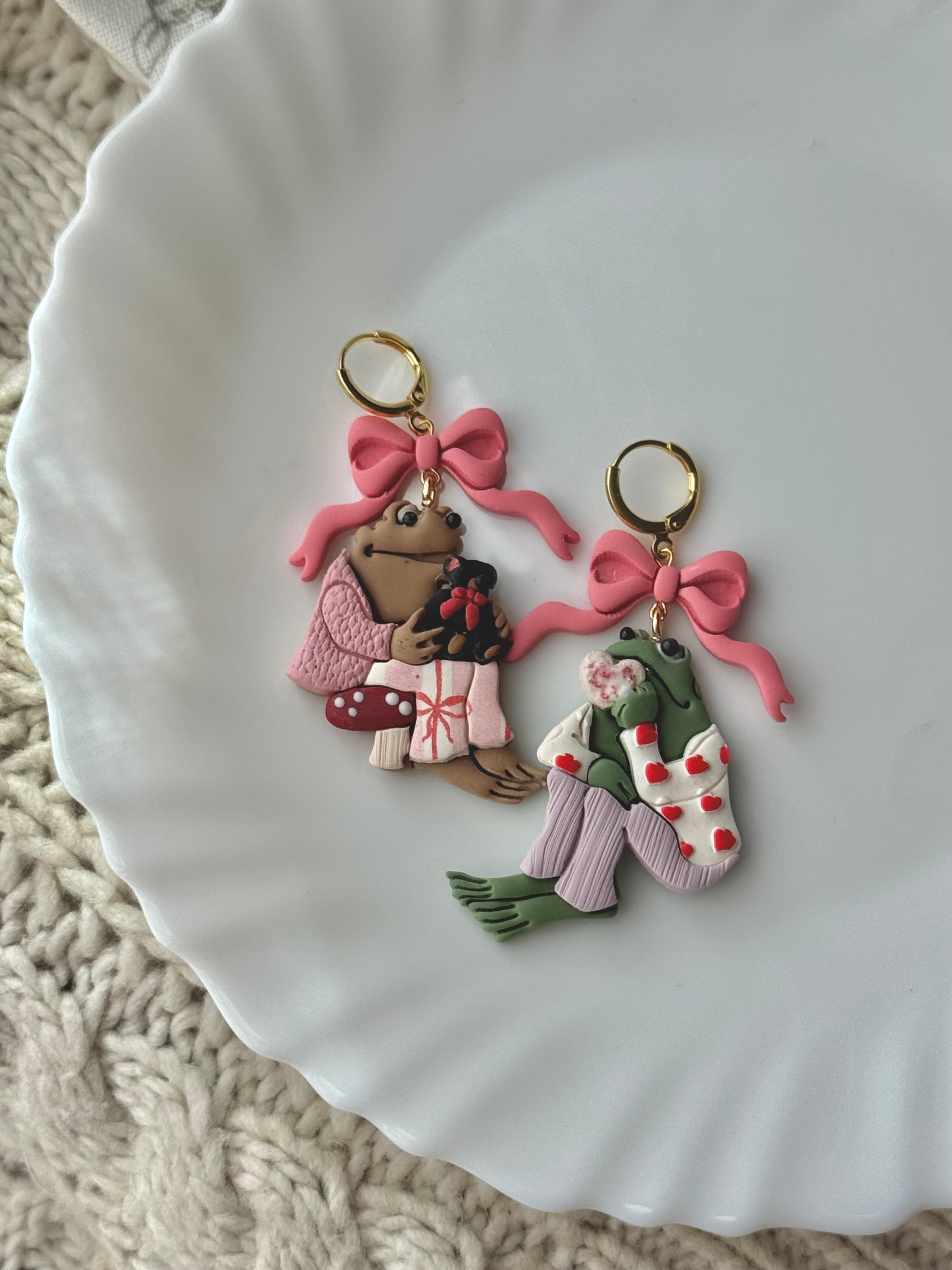 Lovestruck Frog and Toad