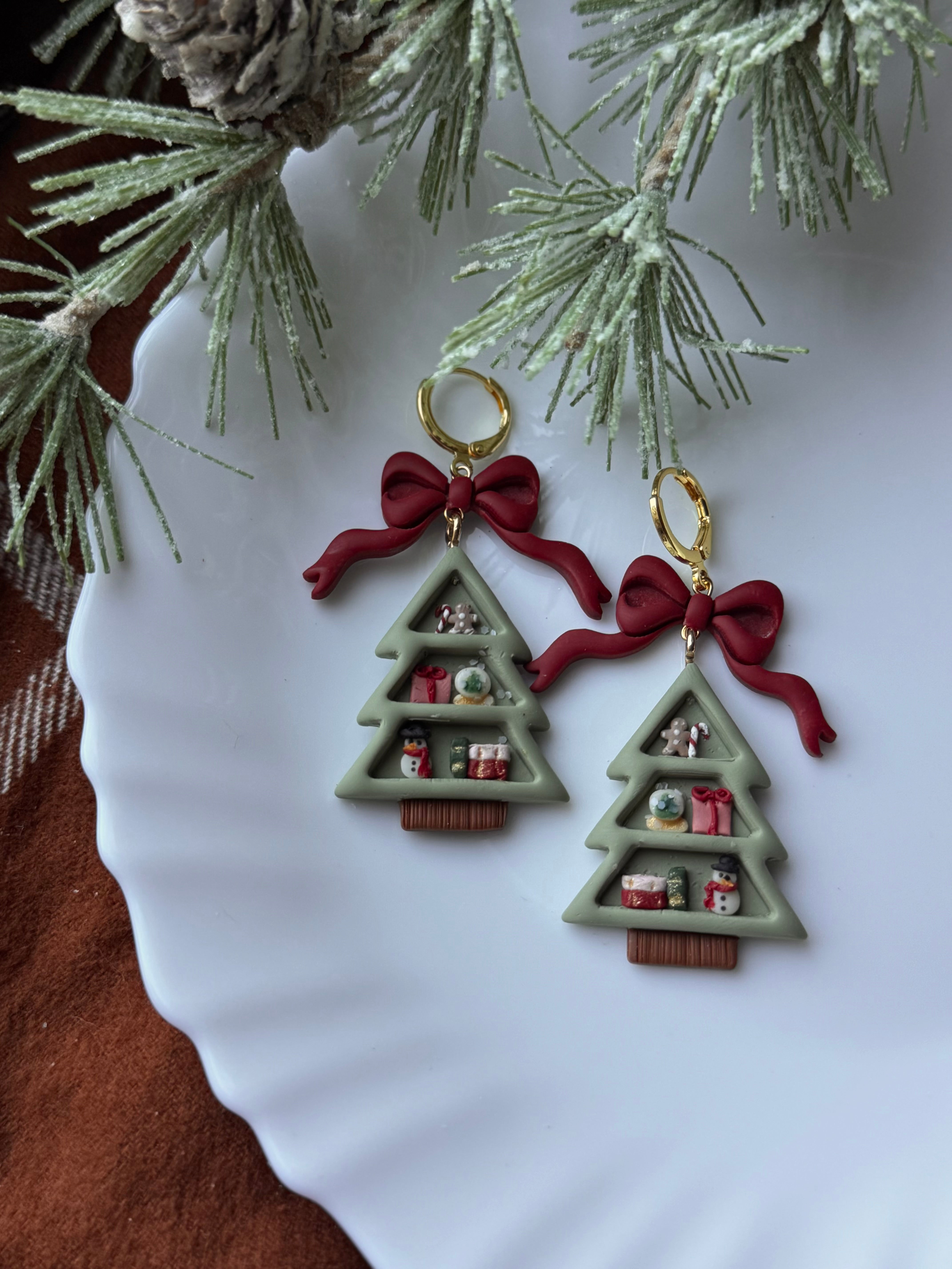 Christmas Tree Shelves