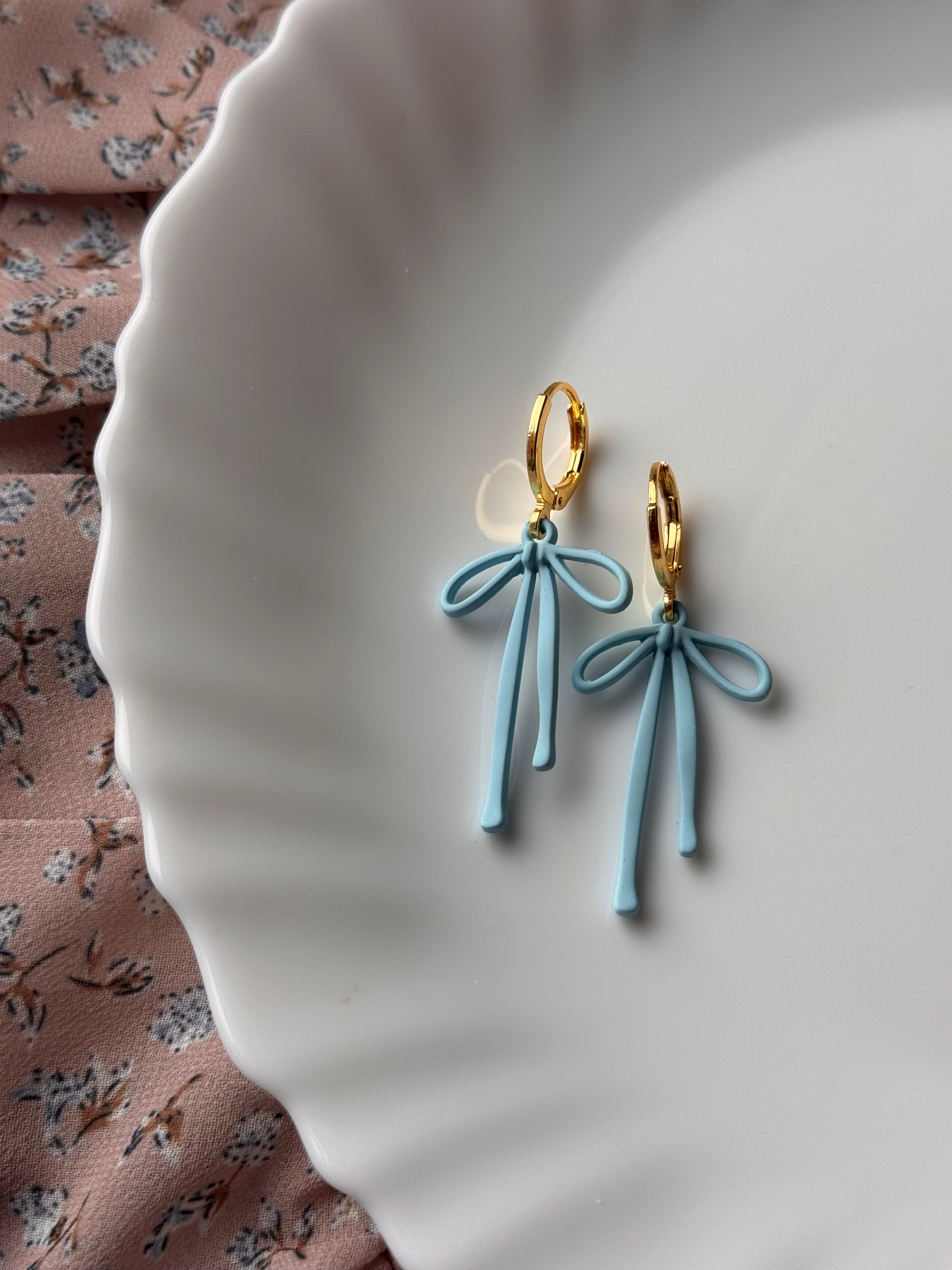 Dainty Ribbon Huggies, Blue