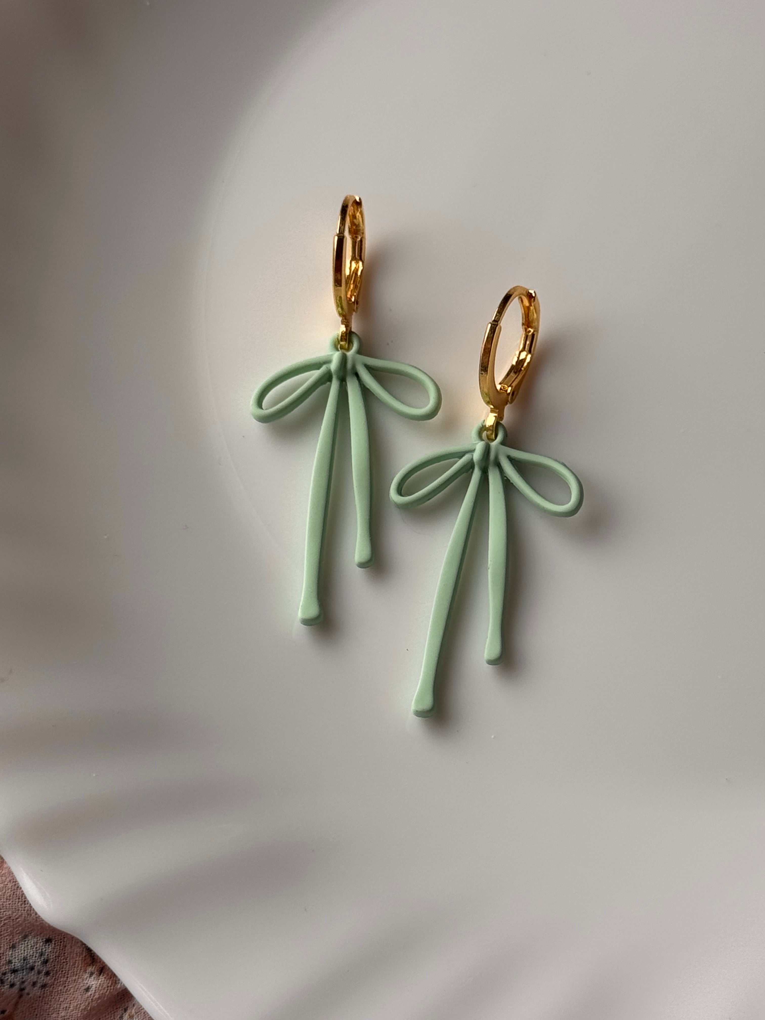 Dainty Ribbon Huggies, Green