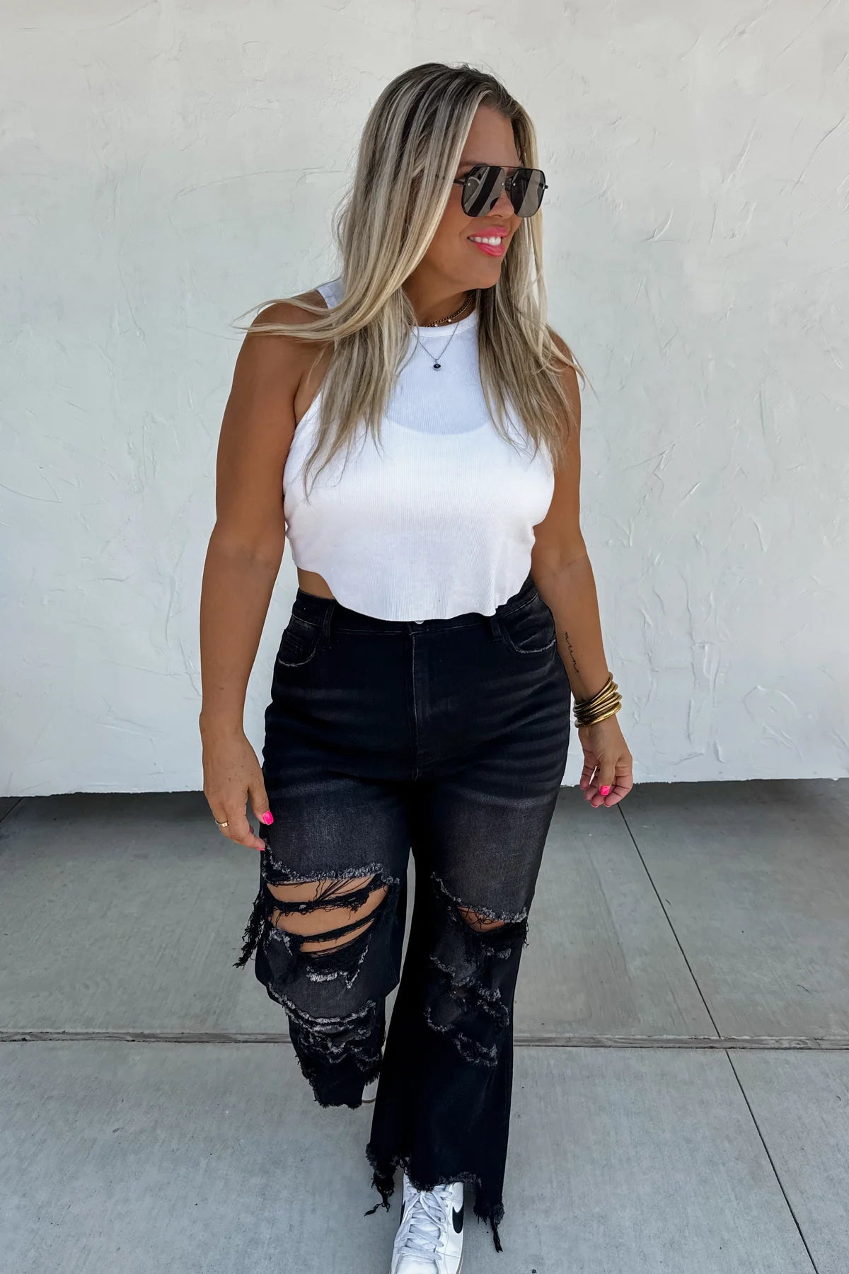 BLACK URBAN DISTRESSED CROP JEANS