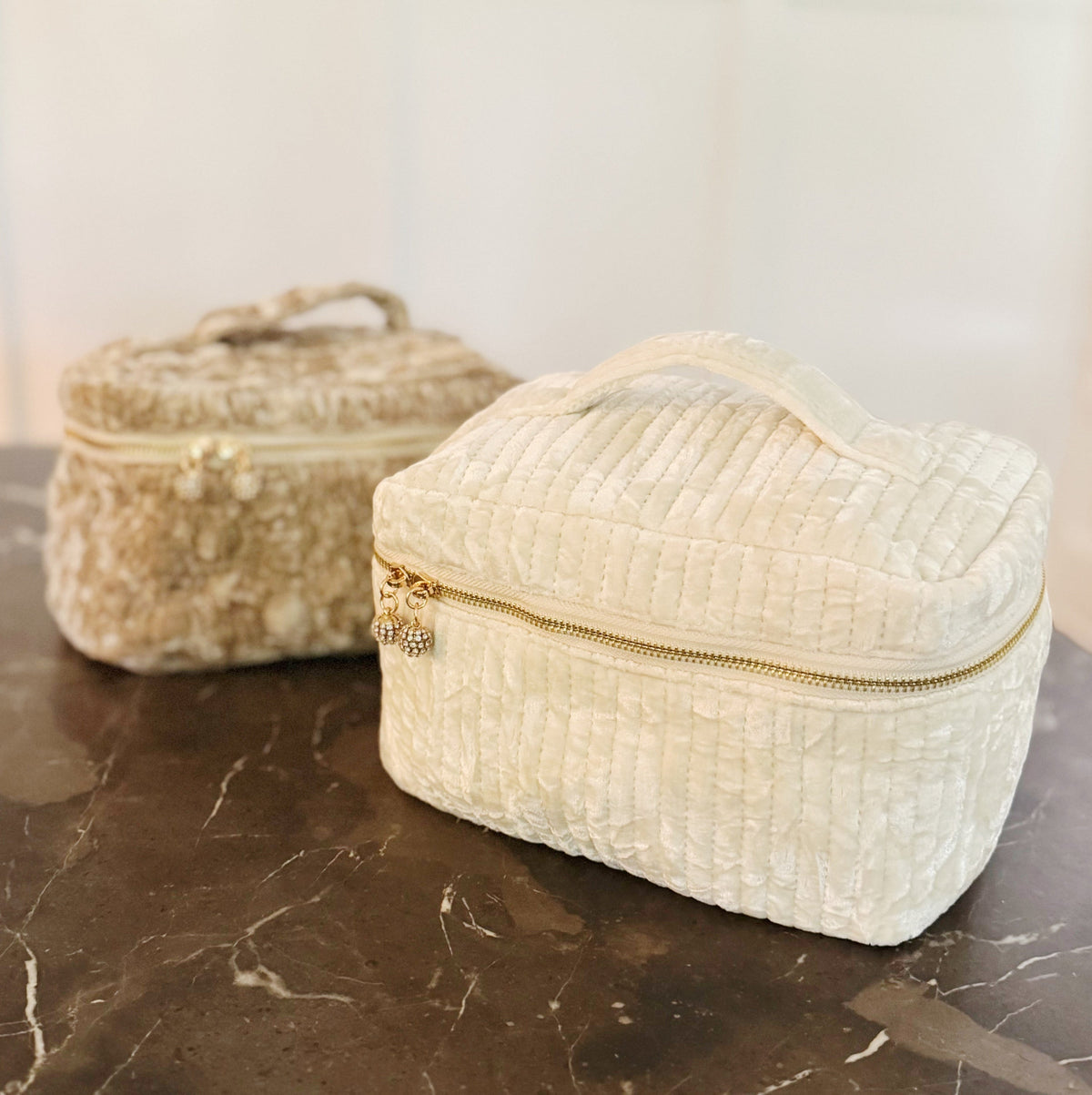 Quilted Velvet Vanity Case – Spacious Vintage-Inspired Cosmetic Bag