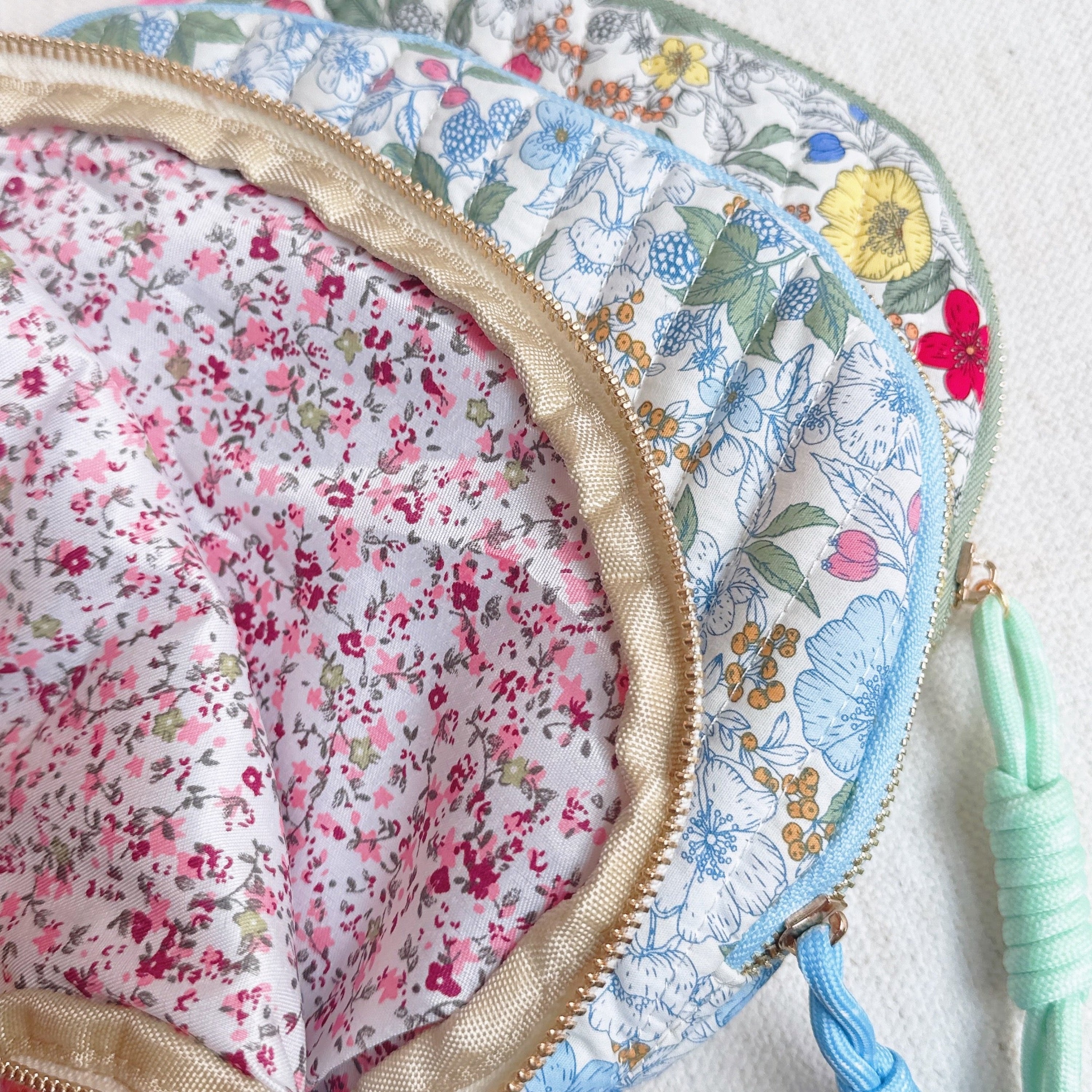 Vintage-Inspired Quilted Floral Cosmetic Case – Curved Makeup Pouch in Soft Pastel Garden Prints