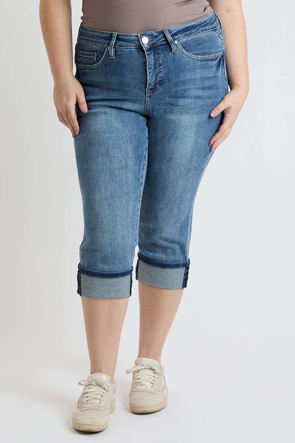 Curvy Premium Stretch Cuff Essential Capri