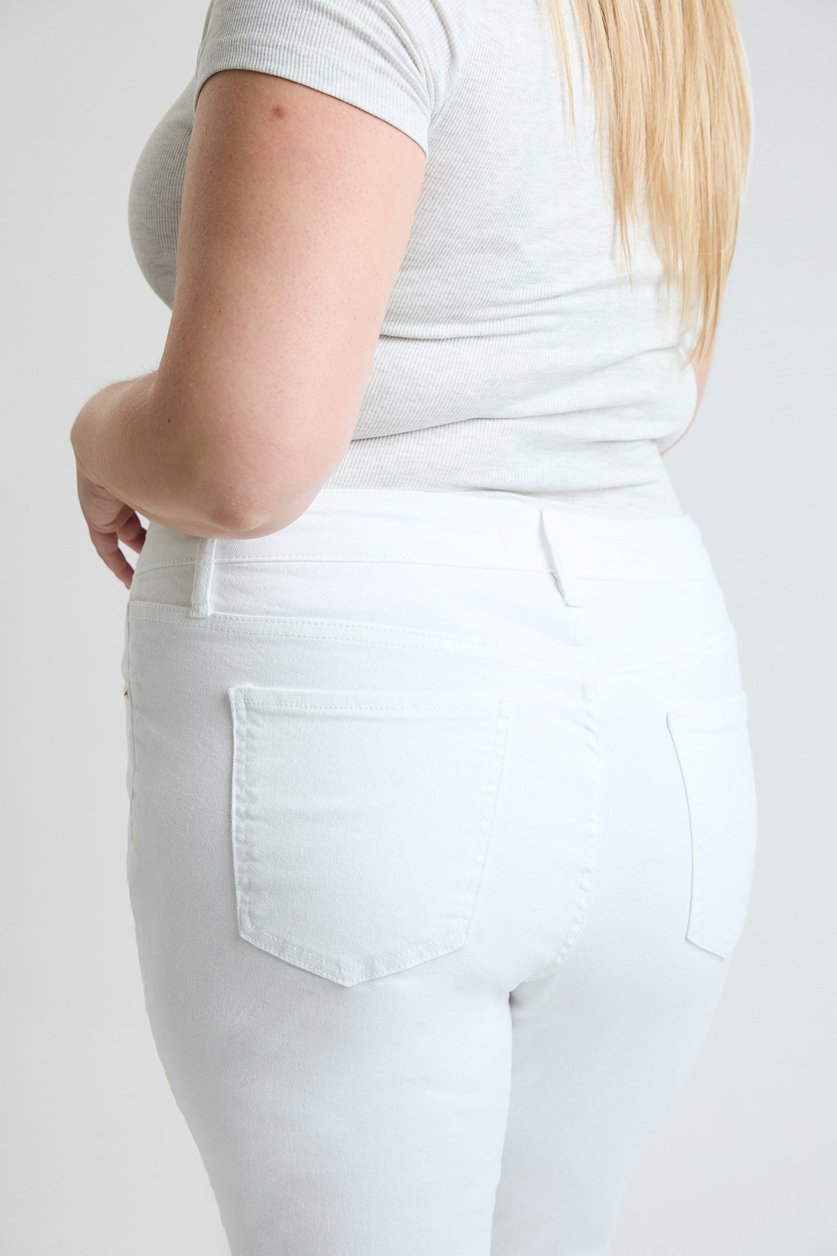 Curvy Premium Stretch Cuff Essential Capri