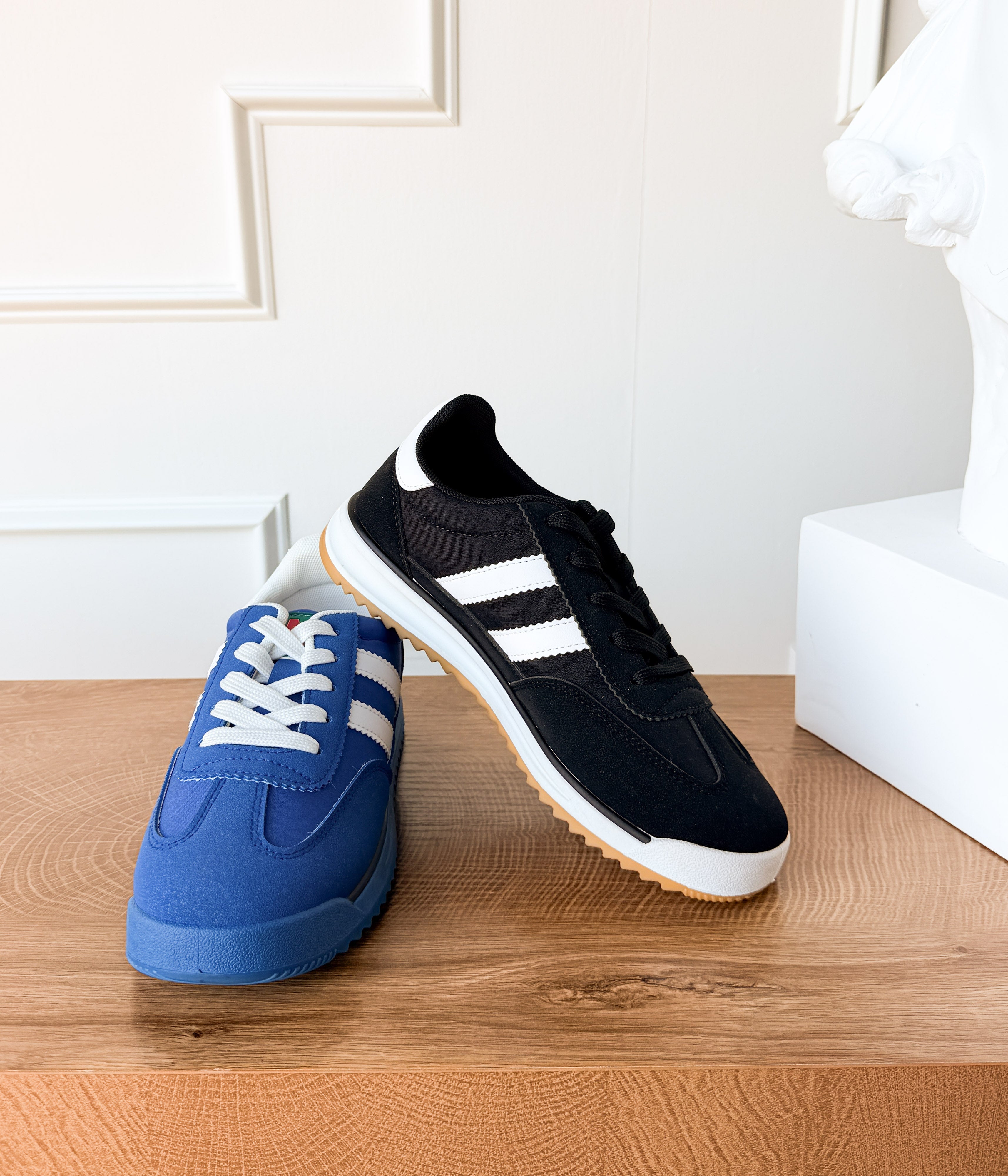 Tokyo Dual Stripe Sneakers in Black